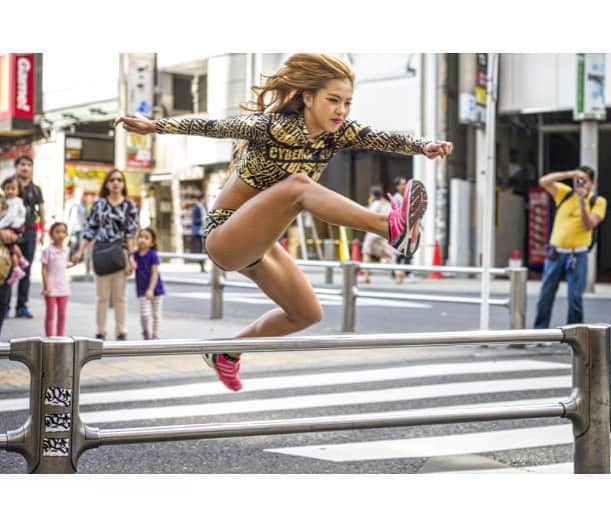 カレンさんのインスタグラム写真 - (カレンInstagram)「フォトグラファー荻庭佳太氏に ”ハードル”ではなく渋谷センター街のガードレールをCYBERJAPANのステージ衣装を着て飛ぶという斬新なお写真を撮って頂きました！😍💋 こんな形でハードリングしてる姿を撮って頂けて本当に嬉しくて、一生思い出に残るお写真を撮影していただきました😢🙏💕 ↓「萩庭桂太 YOUR EYES ONLY」  http://t.co/K9c18F5SWt #CYBERJAPAN #bimajin #web #magazine #hurdle #shibuya #tokyo #youreyesonly #instaphoto #Photographer #girls #sporty #sport #adidas #渋谷」10月8日 13時22分 - cjd_karen