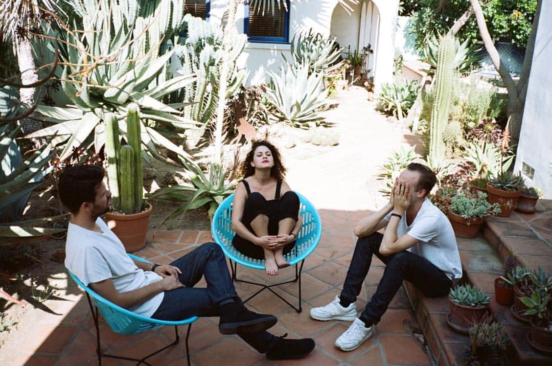 Superhumanoidsのインスタグラム：「backyard chilling in between 📷 w @emilyknecht 🌵🌴 #tbt」