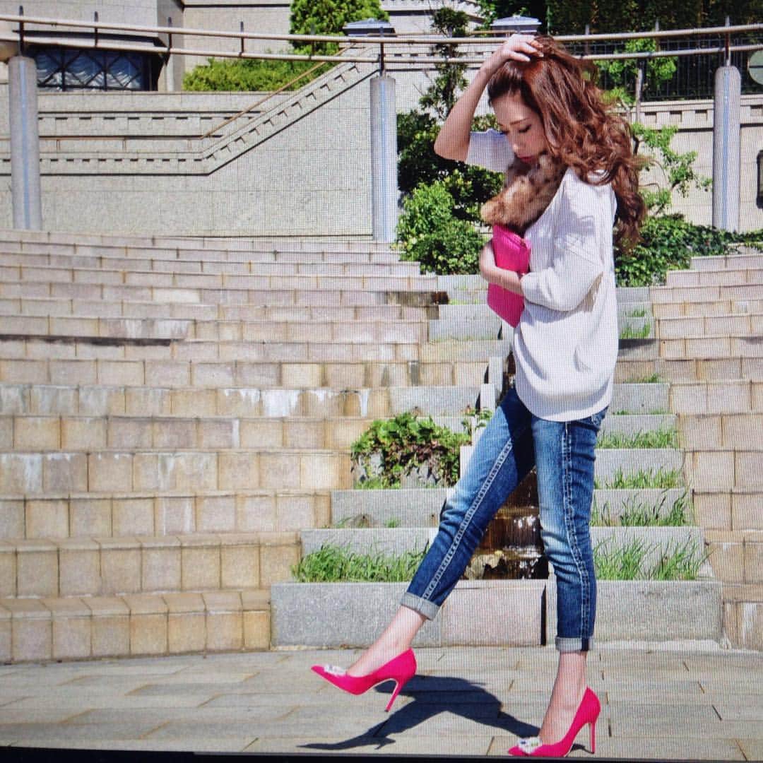 加賀美早紀さんのインスタグラム写真 - (加賀美早紀Instagram)「#Blog更新しました #pink#heels#bijou#heelsmaniac#outfit#fashion#denim#加賀美早紀#サキ服」10月9日 11時22分 - kagami_saki