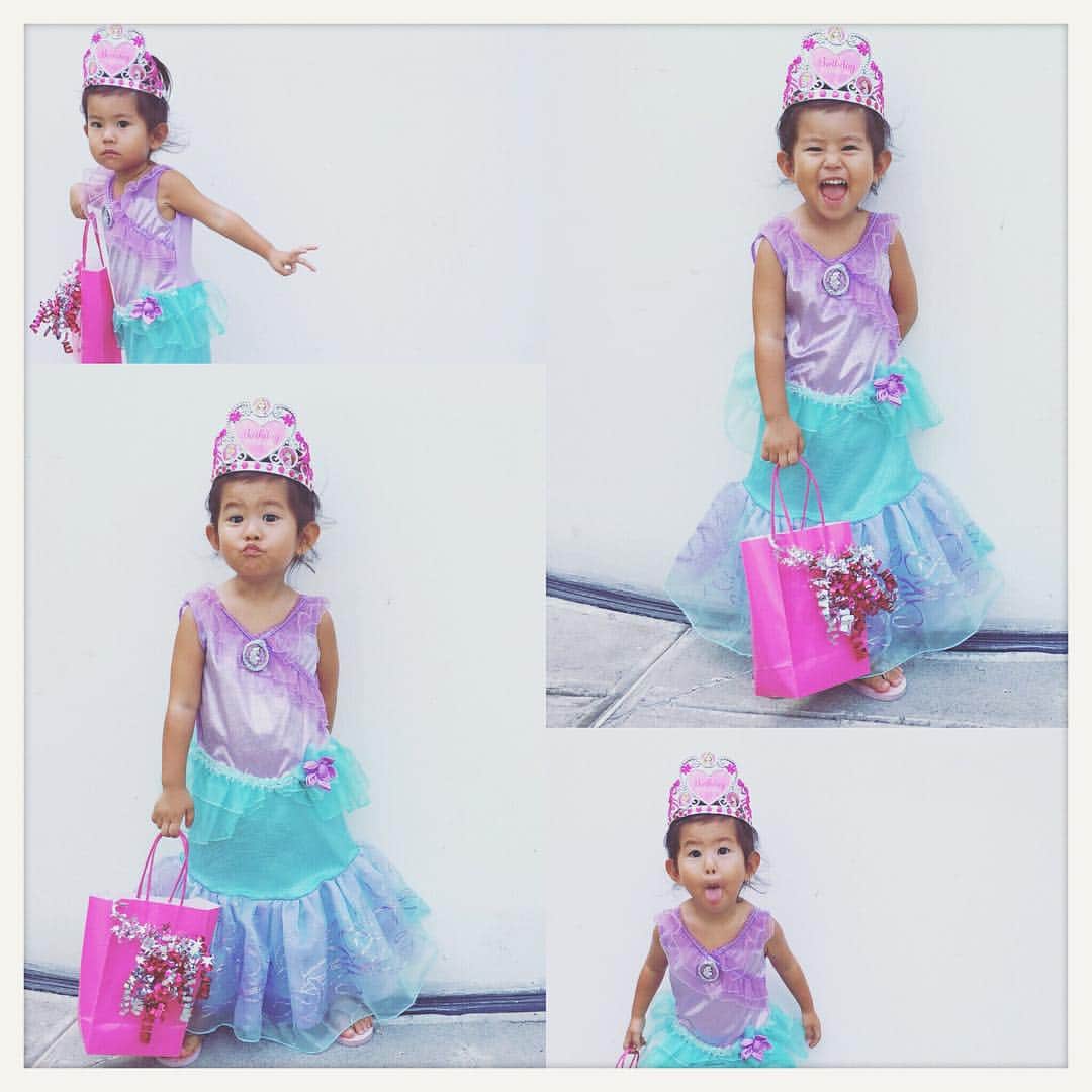 のインスタグラム：「My Princess💓👧🏽💓 💓Happy Birthdaaay💓 #hawaii #kids #ig_fashion #aloha #love #3yearsold #princess #thelittlemermaid #ariel #ハワイ」
