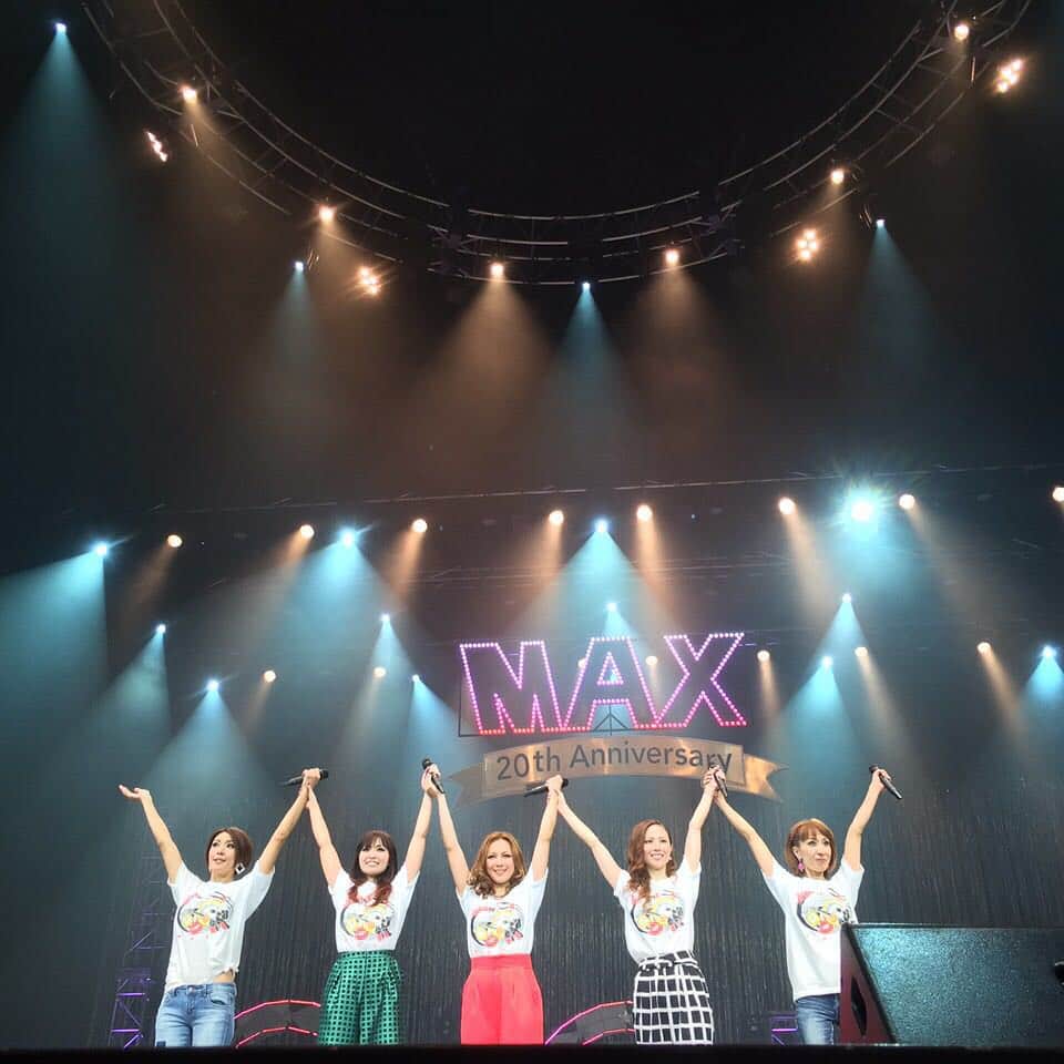 Minaさんのインスタグラム写真 - (MinaInstagram)「MAX 20th LIVE CONTACT 2015  BACK TO THE MAX FUTURE 無事に終わりましたぁ😊  会場に足を運んでくれた皆さん… 遠くから愛を送ってくれた皆さん… 本当にありがとうございましたm(_ _)m  この日から又新しいMAXがスタートします。 3人のMAXも4人のMAXも5人のMAXもどれも全てMAXの形…どんな事があったって、大好きなメンバーとMAXを支えてくれるスタッフの皆さん…応援してるファンの皆んながいる限り…MAXはMAXらしく走り続けます😊  本当に本当に沢山の愛をありがとうございましたm(_ _)m  あっ！今回LIVE…DVDになるよ😁👍🏻 #MAX #NANA #LINA #MINA #REINA #AKI  #20th #LIVECONTACT #2015 #BACKTOTHEMAXFUTURE #LIVEDVD #Bestアルバム」10月11日 9時04分 - mina_1977