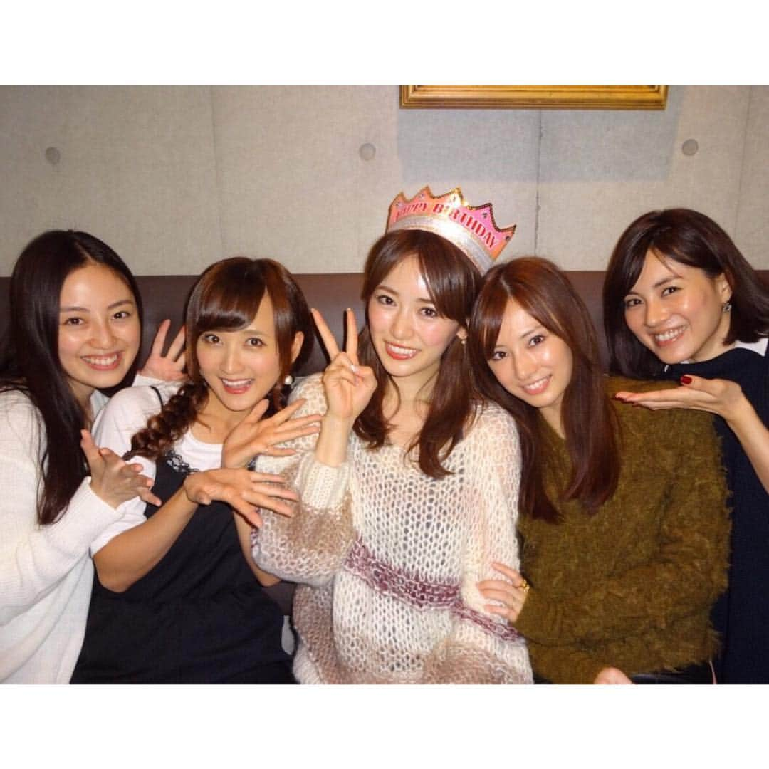 泉里香さんのインスタグラム写真 - (泉里香Instagram)「💖💛💖2015/10/11💖❤️💛 誕生日集まってくれてありがとう🎂 大好きな大切な仲間に囲まれて 誕生日を過ごせて本当に幸せです💕 幸せすぎてどうしよう！って思うくらいの 楽しい年にします💕( ¤̴̶̷̤́ ‧̫̮ ¤̴̶̷̤̀ )  沢山のメッセージありがとうございます💓 幸せすぎるーっ！( ¤̴̶̷̤́ ‧̫̮ ¤̴̶̷̤̀ )💕 #戦士会#誕生日#沢井美優#小松彩夏#泉里香#北川景子#安座間美優#仲間#大好き#愛してる #セーラームーン#love#happy#birthday#sailormoon」10月11日 23時17分 - rika_izumi_