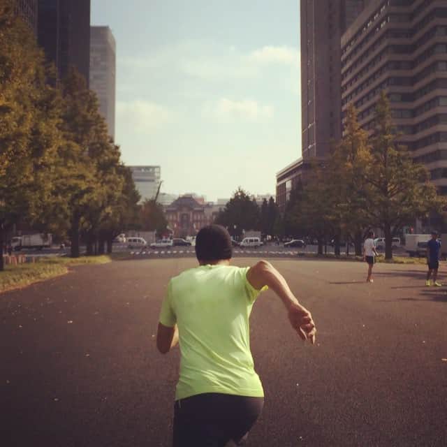 百瀬俊介のインスタグラム：「50mダッシュ🏃💨 スピード衰えてます😱 カラダ重い😅 39歳頑張ります笑 #nike #run  #dash #running #road #sofast」