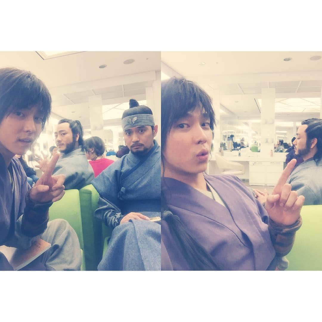 ユン・ギュンサンさんのインスタグラム写真 - (ユン・ギュンサンInstagram)「#휴리 #지란성님 #방과성님 오늘도 육룡이나르샤 본방사수 하는거지비!!!!허허허~」11月9日 13時19分 - yunkyunsang