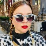 アンバー・タンブリンのインスタグラム(amberrosetamblyn) - 10月22日 00時32分White friends, fans and community here in The United States: have you called an extended relative today? Someone who might be on the fence about voting for Trump, or on the fence about voting in general? Now is the time to pick up the phone, just like you would volunteering for phone banking, and call them. This is a different yet equally as important way to Get Out The Vote, which means having uncomfortable conversations with other people in our white communities who we have access to, but whose values we do not share. So do it. Pick up that phone and call your aunt who voted for Trump in 2016 but now isn’t so sure. Or write that email to your sister who doesn’t like either candidate and therefore isn’t going to vote this year. Or ask to see that old college acquaintance, or roommate, or colleague you’re still Facebook friends with for socially distanced coffee. Talk to them, even if it’s a painful conversation. Even if you get angry, or frustrated. Now is the only time you have to say you did everything— I mean EVERYTHING— you could for this election.[BIHAKUEN]UVシールド(UVShield)>> 飲む日焼け止め！「UVシールド」を購入する