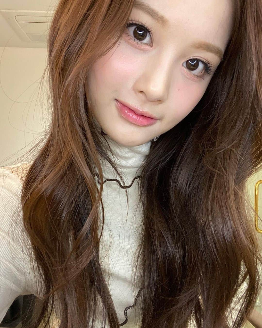 NMIXXさんのインスタグラム写真 - (NMIXXInstagram)「엔써🥰 모해요?! 저녁 맛있게 먹어용❤️ 오늘의 저메추는 햄버거?!! 🍔 ㅎㅎ 사랑해요❤️  #NMIXX #엔믹스 #설윤 #SULLYOON #설윤스타그램 #NSWER #엔써  #햄버거 #냠냠 #🍔」3月21日 18時59分 - nmixx_official