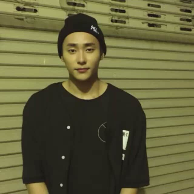 UNIQ（ユニーク）のインスタグラム：「수능 D-1! 유니크가 모든 수험생을 응원합니다~ 화이팅! #UNIQ #SUNGJOO」