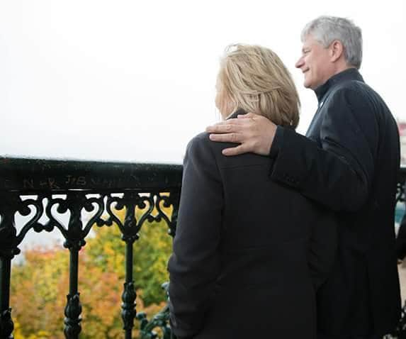 スティーヴン・ハーパーのインスタグラム：「Laureen and I went for a walk yesterday before getting started in Quebec. As Canadians, we are truly blessed to live in the best country in the world.」