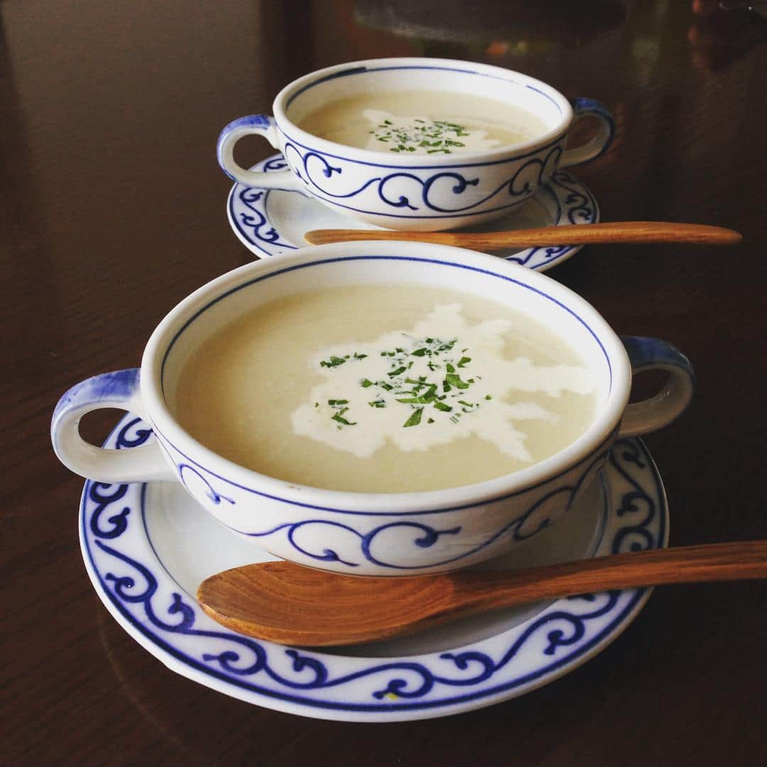 志摩有子さんのインスタグラム写真 - (志摩有子Instagram)「あとは昨晩作っておいたかぶのポタージュ。身体が優しく温まる。いよいよシーズン始まりました。 #カブ #スープ #ポタージュ #スープストックアリコ #スープ始めました」10月19日 13時52分 - ariko418