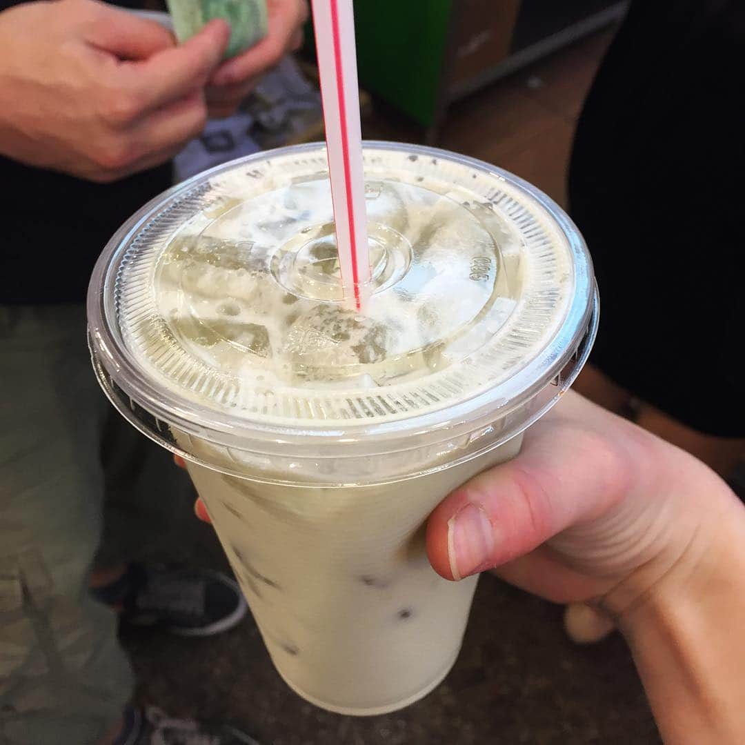 Ella Freyaのインスタグラム：「Avocado milkshake 😍」