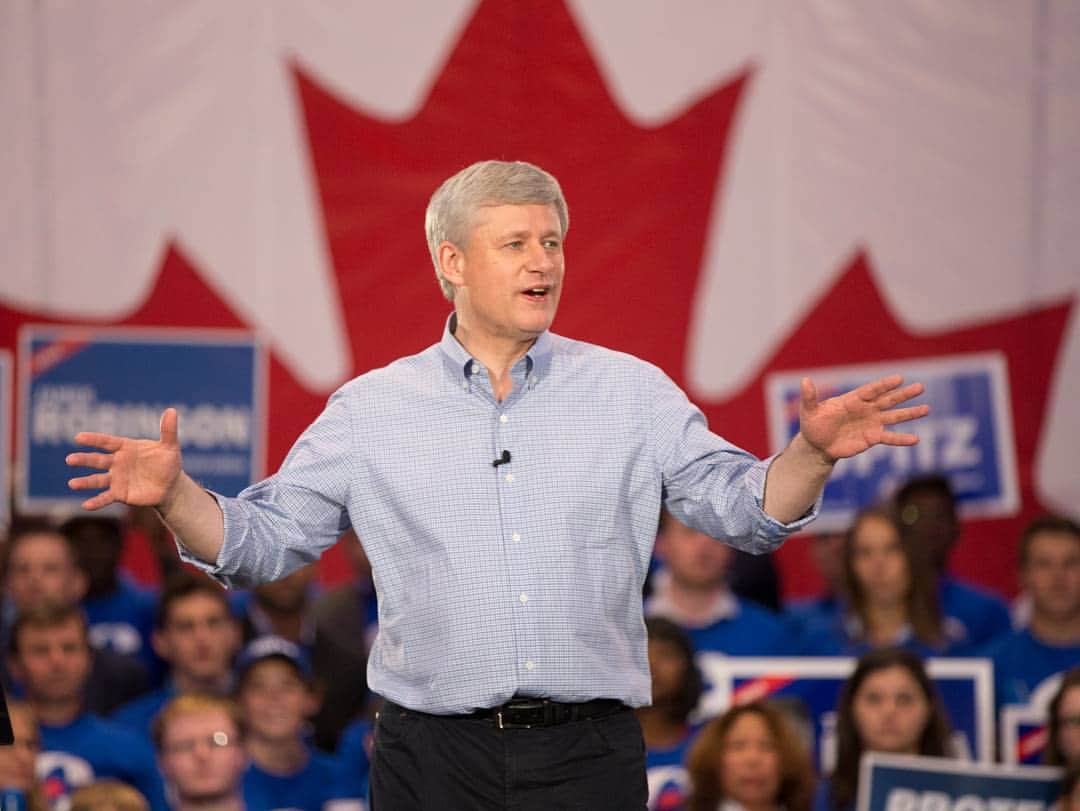 スティーヴン・ハーパーのインスタグラム：「Today, every single vote makes a difference.  Our vision is a Canada where benefits are paid to parents, not bureaucrats. Where the budget is balanced now, not on the backs of your children and grandchildren. A Canada where more tax dollars are left in your pocket.  If you believe in our vision, go and vote for your local Conservative candidate. The choice is too important to sit out.」