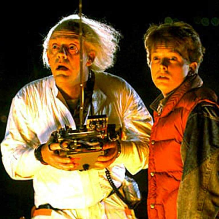 エンリケ・イラーリオのインスタグラム：「Happy #backtothefutureday  No Hoverboards or Self-tying lacing shoes tough however Marty McFly was absolutely right when he mentioned to Doc Brown back in 1989 that I would turn 40 today 😄😄Even Doc was surprised ☺️ Thank you Universe for these blessed past 40 years! 🙏🏻 🎉🎊 #happybirthdaytome 🎊🎉」