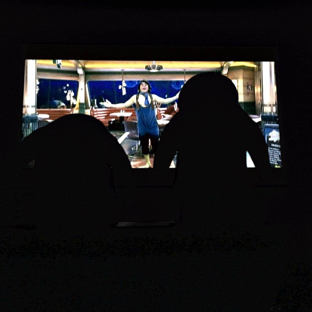 三谷幸喜さんのインスタグラム写真 - (三谷幸喜Instagram)「今週末公開の「ギャラクシー街道」を.いち早く観せてあげた」10月21日 22時26分 - mitanikoki