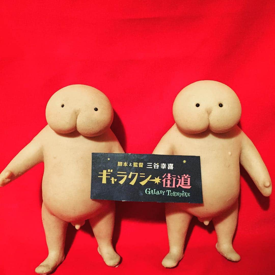 三谷幸喜のインスタグラム：「映画「ギャラクシー街道」は、明日から公開です。ぜひ観て下さいね。」