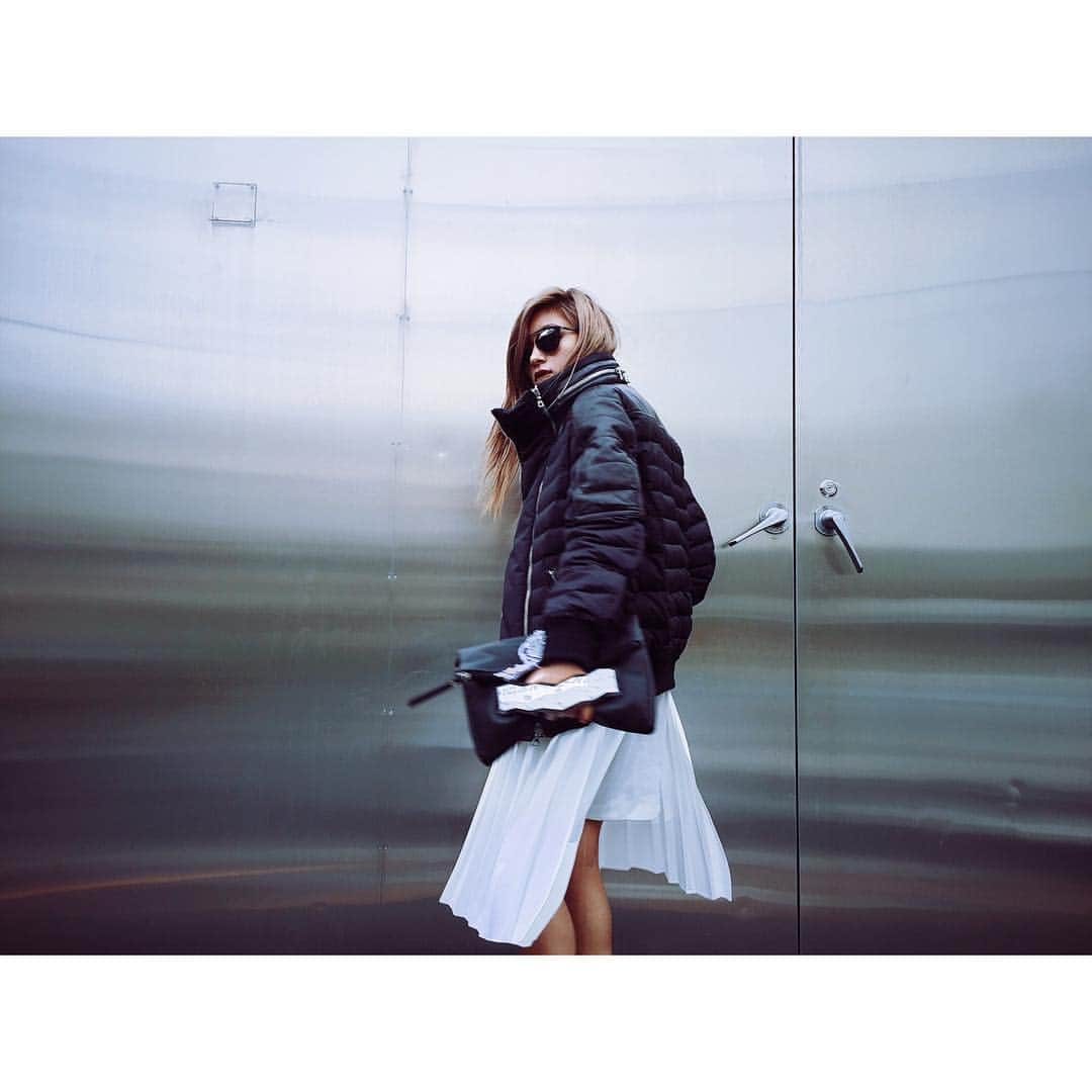 のインスタグラム：「Outfit of the day👟 Wearing men's Balmain rider's jacket. These men's jacket looks good when there's a bigger silhouette! Rider's..#Balmain Pant's..#Offwhite Bag..#Myob」