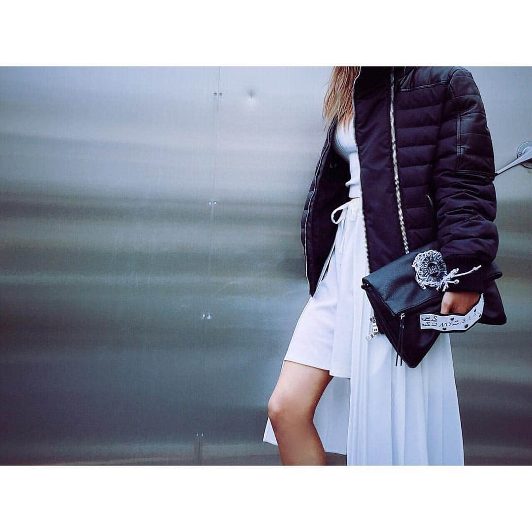 のインスタグラム：「Outfit of the day👟 きょうはメンズのBalmainのライダースをきてみたの。すこしおおきくてこだわりのある形がクール✌🏼️」
