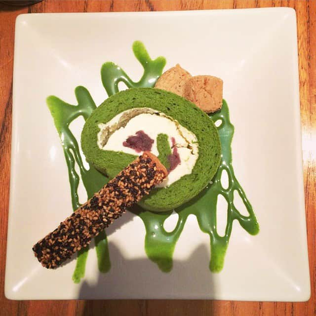 Pâtisserie Sadaharu AOKI Parisさんのインスタグラム写真 - (Pâtisserie Sadaharu AOKI ParisInstagram)「Thank you Naoko❕❤❤ Repost from @naokoasano -  A favourite dessert plate at our regular location for dinner in Paris. I'll never get tired of Sadaharu 'roll' cakes♡  Since the place is very popular for fashion people and always full during fashion weeks, it was quite busy tonight. But then we got to sit next to this really nice and cool couple from Basel with a super cute dog called Cody, and ended up with making new friends! This is why I love eating out in this city.  お馴染みのレストランでお気に入りのサダハルのデザート。  ファッション業界の人に人気のお店だから、ファッション ウィーク関係のお客さんでいっぱいで今夜はなかなか騒がしかったけど、 ちょっと話しかけたのをきっかけにお隣に座っていたカップルと仲良くなっちゃった☺️ 彼女のご両親が経営するブランドの仕事とかで時々東京にくるらしいので、今度はぜひ日本で会いたいな。  #Paris #dinner #dessert #sadaharuaoki #Yen #fashionweek #foodporn」10月23日 9時17分 - sadaharuaoki