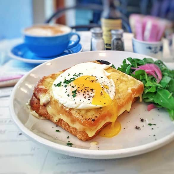 Tabelog ? 食べログのインスタグラム：「Pressed sandwich with duck prosciutto, cheddar bechamel, guyere & egg @jackswifefreda 💛🍳🍞 (📷 credit: @trinnadeleon ) #tabelog #ny #nyc」