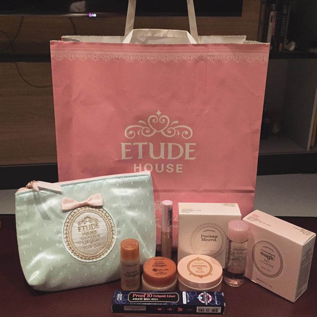 Ella Freyaのインスタグラム：「Lil' Etude House haul.. Finally 💕 ~ #etudehousesg #singapore」