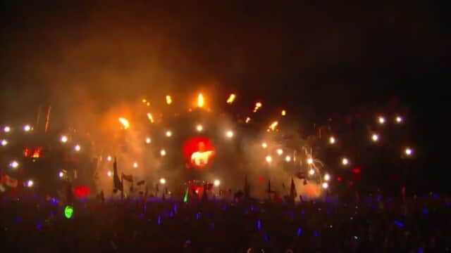 TomorrowWorldのインスタグラム：「Check out @ArminvanBuurenofficial his full set from #TomorrowWorld 2015 and enjoy your weekend. www.youtube.com/TomorrowWorld」
