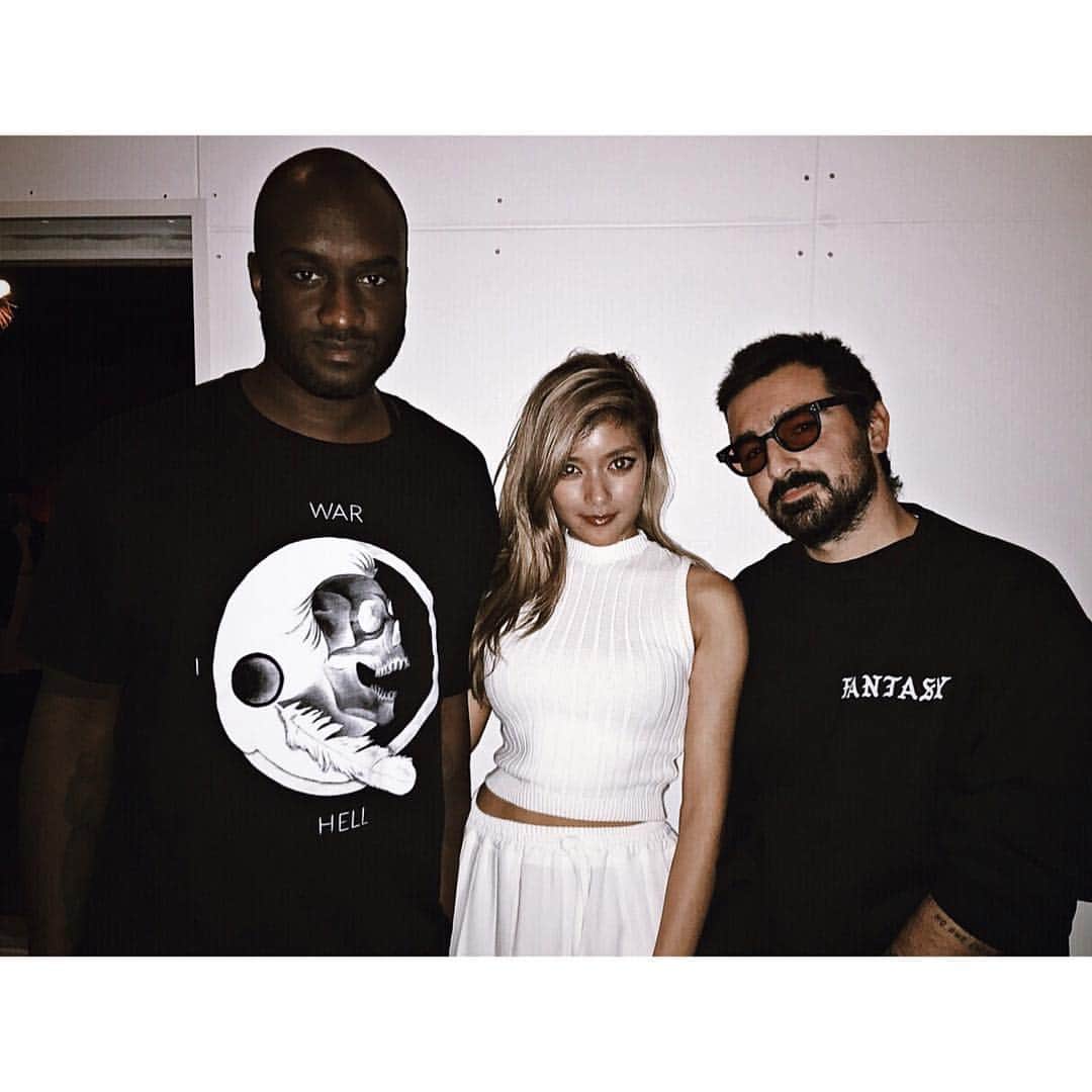 のインスタグラム：「Had a fun dinner with two of my favorite designers@virgilabloh from #Offwhite and @francescoragazzi from #PalmAngels 🍴😋⚡️ だいすきなoffwhiteのデザイナーさんとPalmangelsのデザイナーさんとみんなでごはんしたの！たのしかった😄🍗」