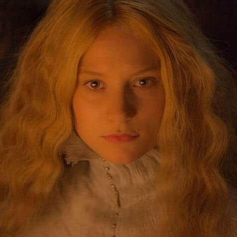 ミア・ワシコウスカのインスタグラム：「Go catch #crimsonpeak in cinemas near you !!!! #miawasikowska」