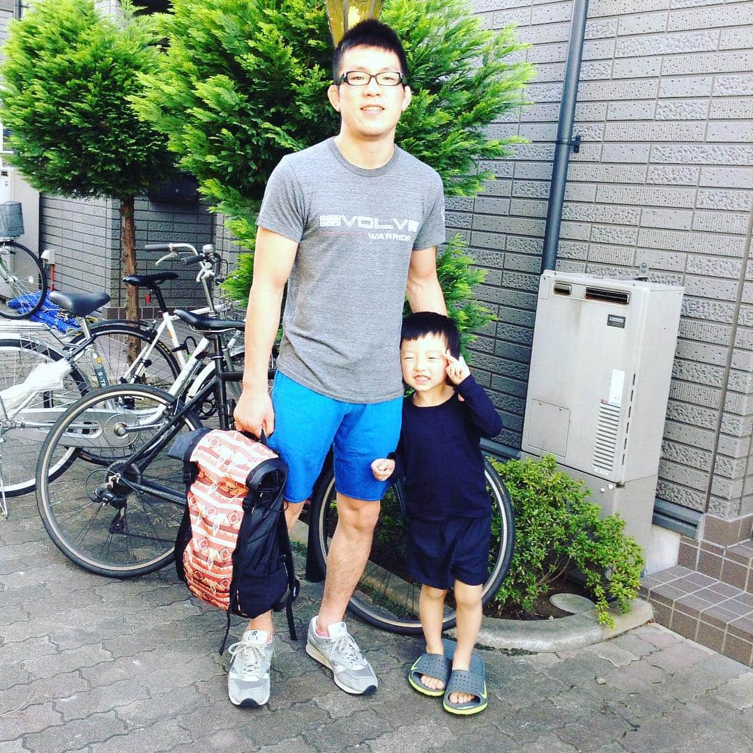 青木真也のインスタグラム：「息子と私。 #evolvefightteam #evolvemma #newbalance1500 #mountainmartialarts」
