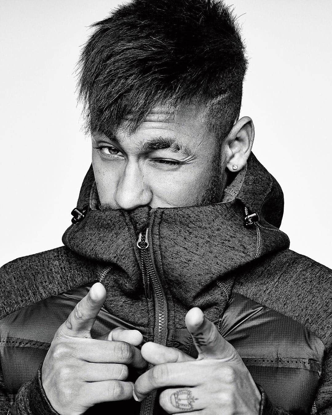 Nike Sportswearさんのインスタグラム写真 - (Nike SportswearInstagram)「Off-pitch protection for the on-pitch striker @neymarjr.  The men's Tech Fleece Aeroloft Jacket arrives at nike.com/sportswear and select retailers Nov. 5. Click the link in our bio to shop it early in the Nike Tech Book. #techpack」10月28日 1時34分 - nikesportswear