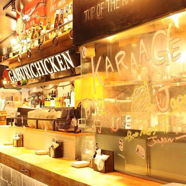 Season Popのインスタグラム：「ไปกินไก่กันมั้ย?🍗 ที่ Gaburichicken ร้านไก่ทอดสไตล์ญี่ปุ่นแท้ๆ  โปรโมชั่นตอนนี้!!! เบียร์ 1 แถม 1 🍻 #gaburichicken #gaburichickenasiatique #asiatiqueH39-H42 #bangkok #japaneserestaurant #japanesefood #japanrestaurant #japanfood #hangout #seasonpop #seasonpopclub #food #beauty #fashion @gaburichicken」