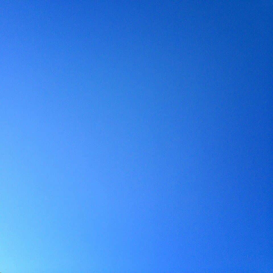 福田典子さんのインスタグラム写真 - (福田典子Instagram)「おはようございます！ みなさんそれぞれの新しい一日。 どんな"今日"になるんでしょう。 . . 頂上決戦の朝、今からドキドキしています。 . . 福岡の空は、快晴。 神宮の空は、どうだろう。 . . いってきます！ . #sky #blue #fukuoka #photo #l4l」10月29日 9時11分 - norikofukuda212