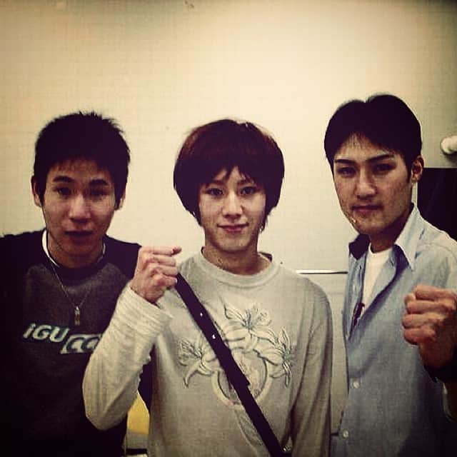 小林尊のインスタグラム：「Throw back to #youngerdays  On left #AkiyaYamamoto & on right #OsamuYamagata  #JapaneseCompetitiveEaters 💪😄 フードバトルクラブ #バックステージ #山本晃也 #山形統 #フードファイター #14年前 、、もう14年！😳 💧 みんなそれぞれ凄いパフォーマンスがあって、ドキドキして楽しかった。  #フードファイト #大食い #早食い」