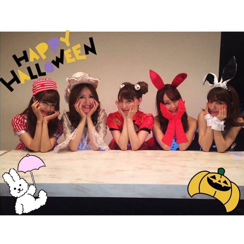 のインスタグラム：「昨日の夜はかわいこちゃんたちとハロウィンパーティー( • ̀ω ⁃᷄)💓 この写真お気に入り☺️ #ハロウィン #バニー #パンダ #マリーアントワネット #ウエイトレス」