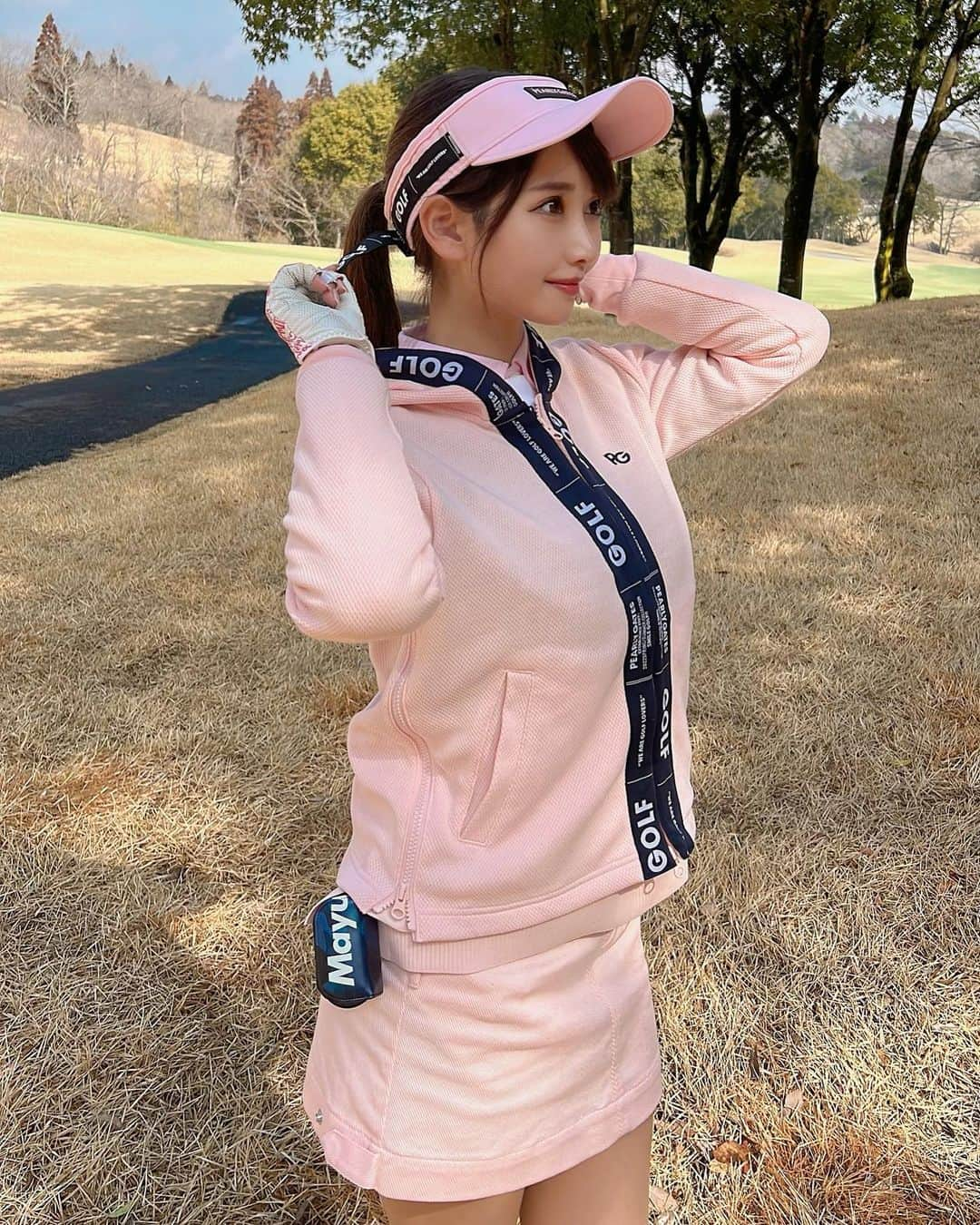 MAYUさんのインスタグラム写真 - (MAYUInstagram)「. GOLF！の文字がいっぱい⛳️💖 軽くて柔らかい、こういうパーカーあると便利🤍✨ . スコアは45.44の89（34putt）⛳️ 傾斜にもっと対応できるようにならないとな〜🥺 . #ゴルフ女子#ゴルフ#ゴルフウェア#ゴルフコーデ#ゴルフファッション#ゴルフ女子コーデ#パーリーゲイツ#ピンクコーデ#골프#골프웨어#golf#golfswing#golfwear#golflife#golfgirl#golfer#golfphotography#golfaddict#pearlygates#pink#japanesegirl」3月7日 17時48分 - mayu.kina_golf