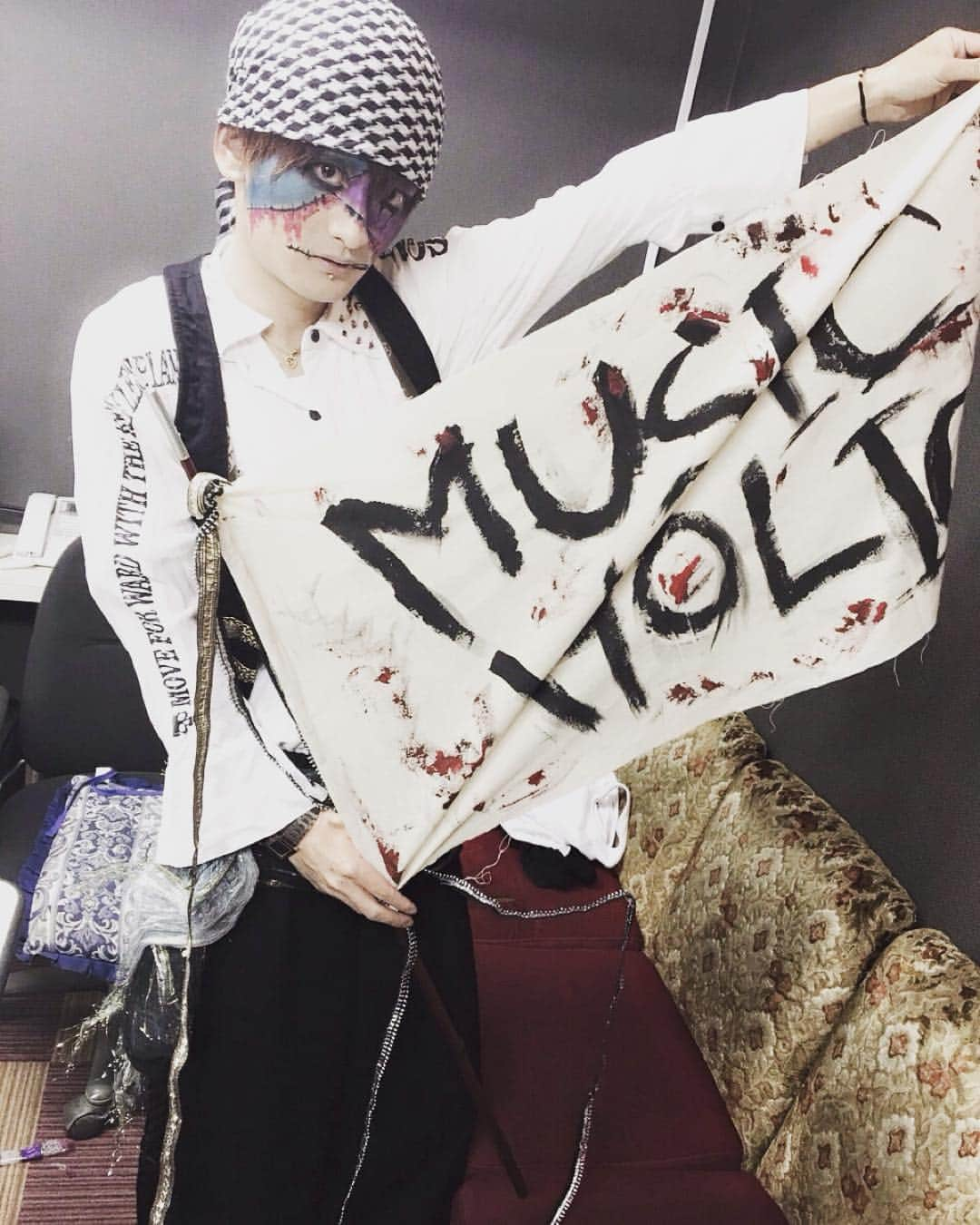 AKIRA さんのインスタグラム写真 - (AKIRA Instagram)「海賊しんのすけでした！ #DISACODE #MUSICHOLIC #海賊」10月31日 0時13分 - disacode