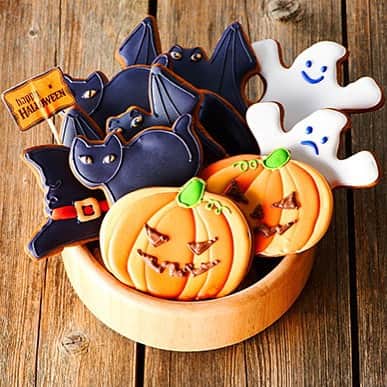 ナチュララボのインスタグラム：「♡*♡*♡*♡*♡*♡*♡*♡* ★Happy Halloween★ ハロウィン×美味しい酵素パウダー * * クッキーを作るときに、「 #美味しい酵素 #ピーチベリー味 」を生地と一緒に混ぜると砂糖の代わりになって、美味しいですよ♪ * * #美味しい酵素プラセンタ60000 #パウダー #ダイエット #diet #ダイエットレシピ　#recipe #酵素 #プラセンタ #スイーツ #ダイエット酵素 #美味しい酵素 #ハロウィン #ハロウィンパーティー　#halloween　#halloweenparty　#pumpkin #ghost #痩せている人の共通点とは…  #ナチュララボ #naturalabo　#style　#tokyo　#japan #happy #instagram #instagood　#instalove #follow @n_labo」