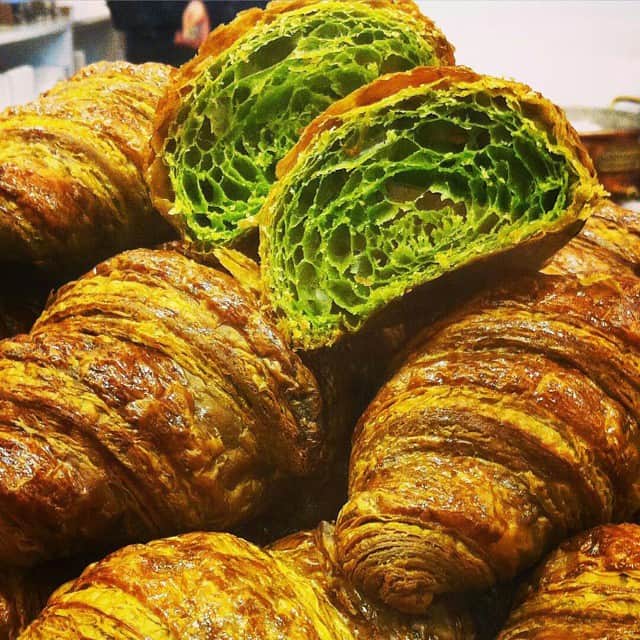 Pâtisserie Sadaharu AOKI Parisさんのインスタグラム写真 - (Pâtisserie Sadaharu AOKI ParisInstagram)「Pic from @lea.nabet -  MATCHA CROISSANTS  #croissant #matcha #matchacroissant #organicmatcha #greentea #japanese #asian #french #cultures #breakfast #pastry #vegan #sweet #food #foodporn #instafood #yum #salonduchocolat by @sadaharuaoki」10月31日 7時17分 - sadaharuaoki