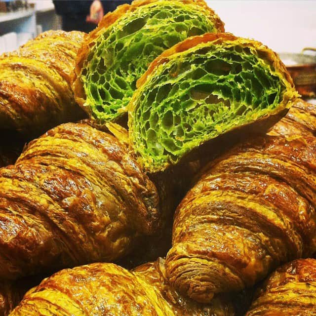 Pâtisserie Sadaharu AOKI Parisのインスタグラム：「Pic from @lea.nabet -  MATCHA CROISSANTS  #croissant #matcha #matchacroissant #organicmatcha #greentea #japanese #asian #french #cultures #breakfast #pastry #vegan #sweet #food #foodporn #instafood #yum #salonduchocolat by @sadaharuaoki」