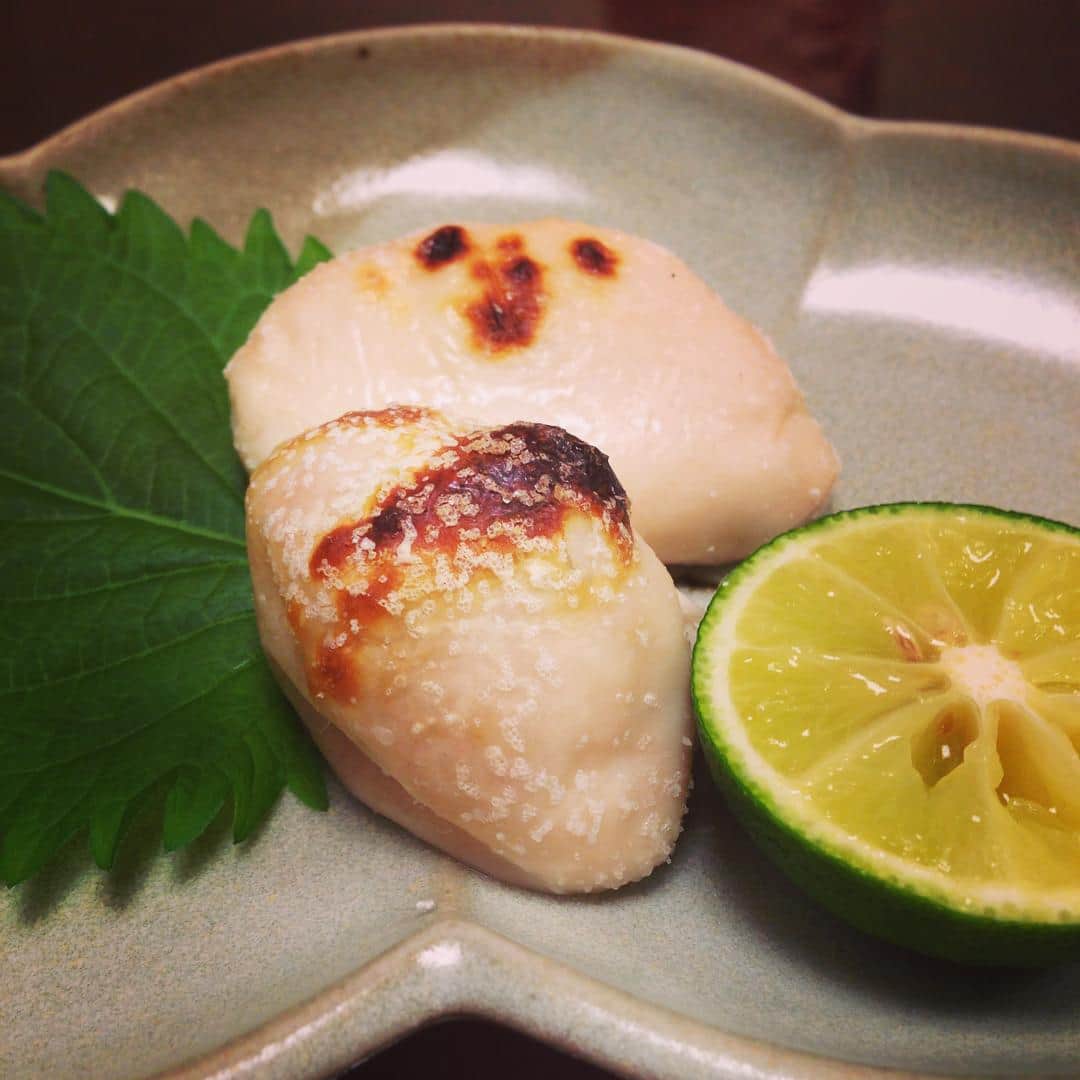 志摩有子さんのインスタグラム写真 - (志摩有子Instagram)「白子焼きとひれ酒で夢見心地🍶 美味しゅうございました。 #ふぐ #白子 #贅沢」11月5日 0時02分 - ariko418