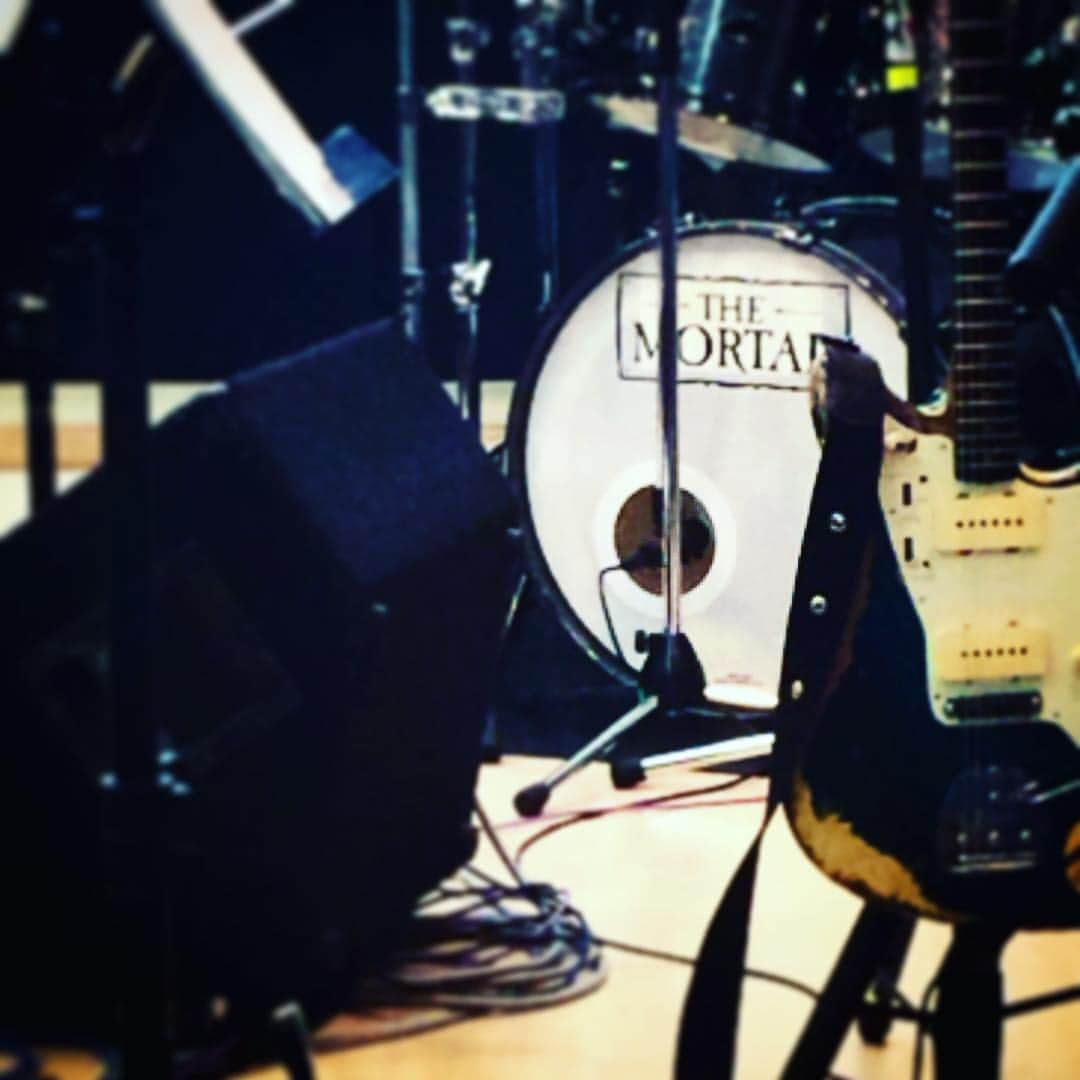 THEMORTALのインスタグラム：「本日も順調にリハーサルが進んでおります。  今日発売「音楽と人」には櫻井さんのインタビューが掲載されています。  ライブまで、あと少し。」