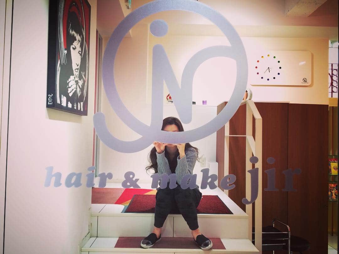 のインスタグラム：「昨日びよーいん行ったの✂︎ 夫婦でお世話になってます！ 佐藤さんのカラーほんと好き❤︎ #jir」