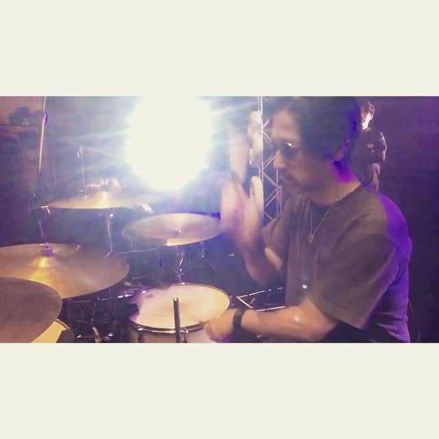 松永俊弥のインスタグラム：「Sound Check * #drum#drummer#paiste#remo#premierdrums#vicfirth#promark #ludwigdrums#dw9000#yamahadrums #RRL#converse#jackparcell#randolphaviator#levis#levis501」