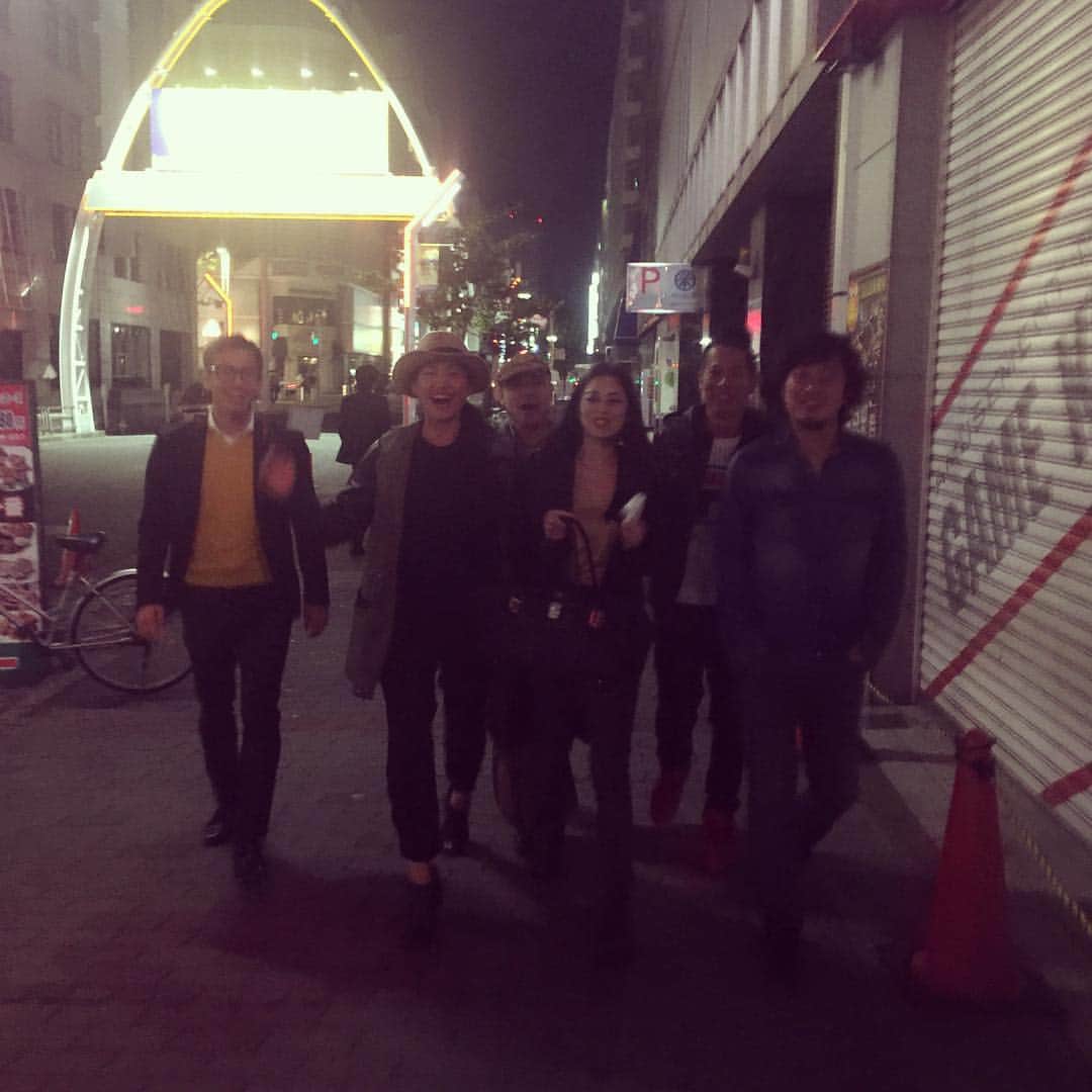 高岡早紀 さんのインスタグラム写真 - (高岡早紀 Instagram)「名古屋ブルーノートライブ楽しかったよ〜‼︎ どうもありがとうっ‼︎ 名古屋の街を皆でブラブラ。。 こんなことも、たまらなく楽しい！ 次は福岡の皆さま、待っててね。。。」11月6日 2時06分 - saki_takaoka