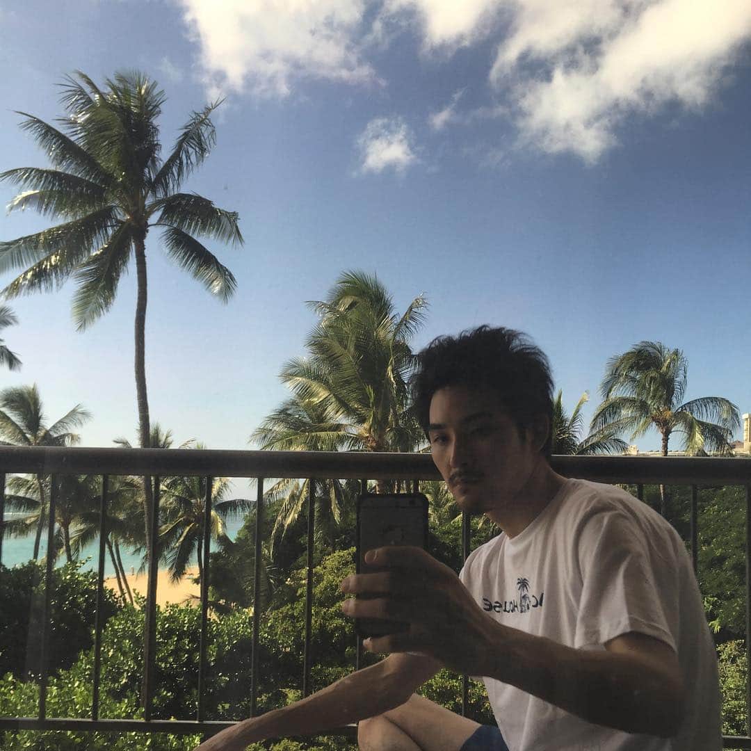 松田龍平さんのインスタグラム写真 - (松田龍平Instagram)「ハワイに来ました #仕事で来るところじゃない #気候が最高」11月6日 16時02分 - ryuheimatsuda