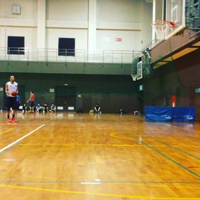眞庭城聖のインスタグラム：「昨日の練習後のペップの自主練  #rizing福岡 #josh peppers #22 #slamdunk #何気にすごい最後のケニーのフローター」