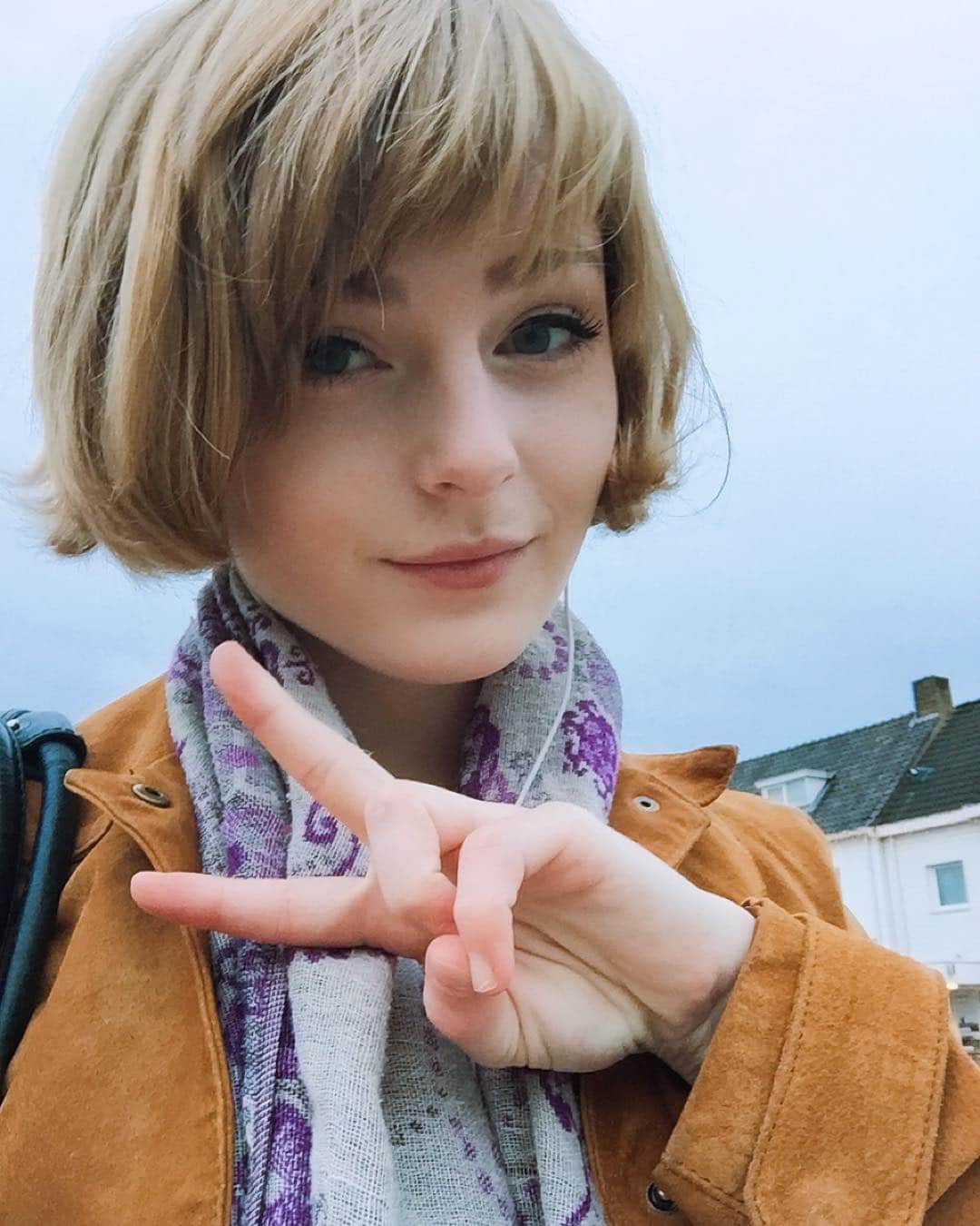 Ella Freyaのインスタグラム：「Hi World 🌏 #selfie #omw」