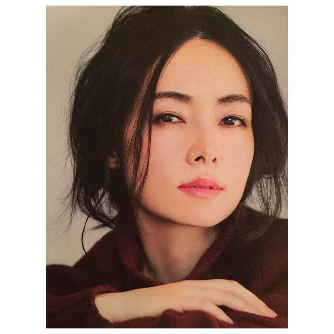 霧島れいかのインスタグラム：「fashion magazine GLOW please check out  #fashion #magazine #photograph #makeup #hairstyle #GLOW #雑誌 #明日ドラマOA」