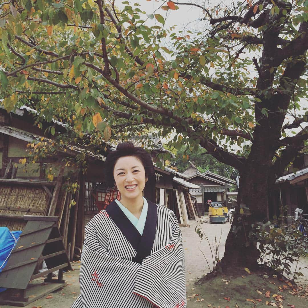 高岡早紀 さんのインスタグラム写真 - (高岡早紀 Instagram)「京都に来ております。。 この撮影所はとっても落ち着くの。 #京都 #撮影所 #紅葉 #時代劇」11月7日 15時11分 - saki_takaoka