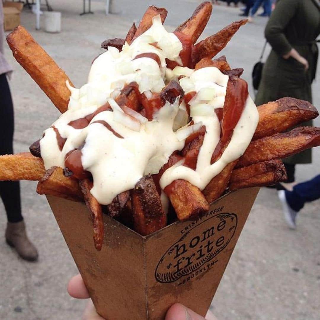 Tabelog ? 食べログのインスタグラム：「@homefrite Fries with curry ketchup, white onion and lemon garlic aioli! 🍟😘 ( 📷 credit: @letsnomnomblog ) #tabelog #ny #nyc」