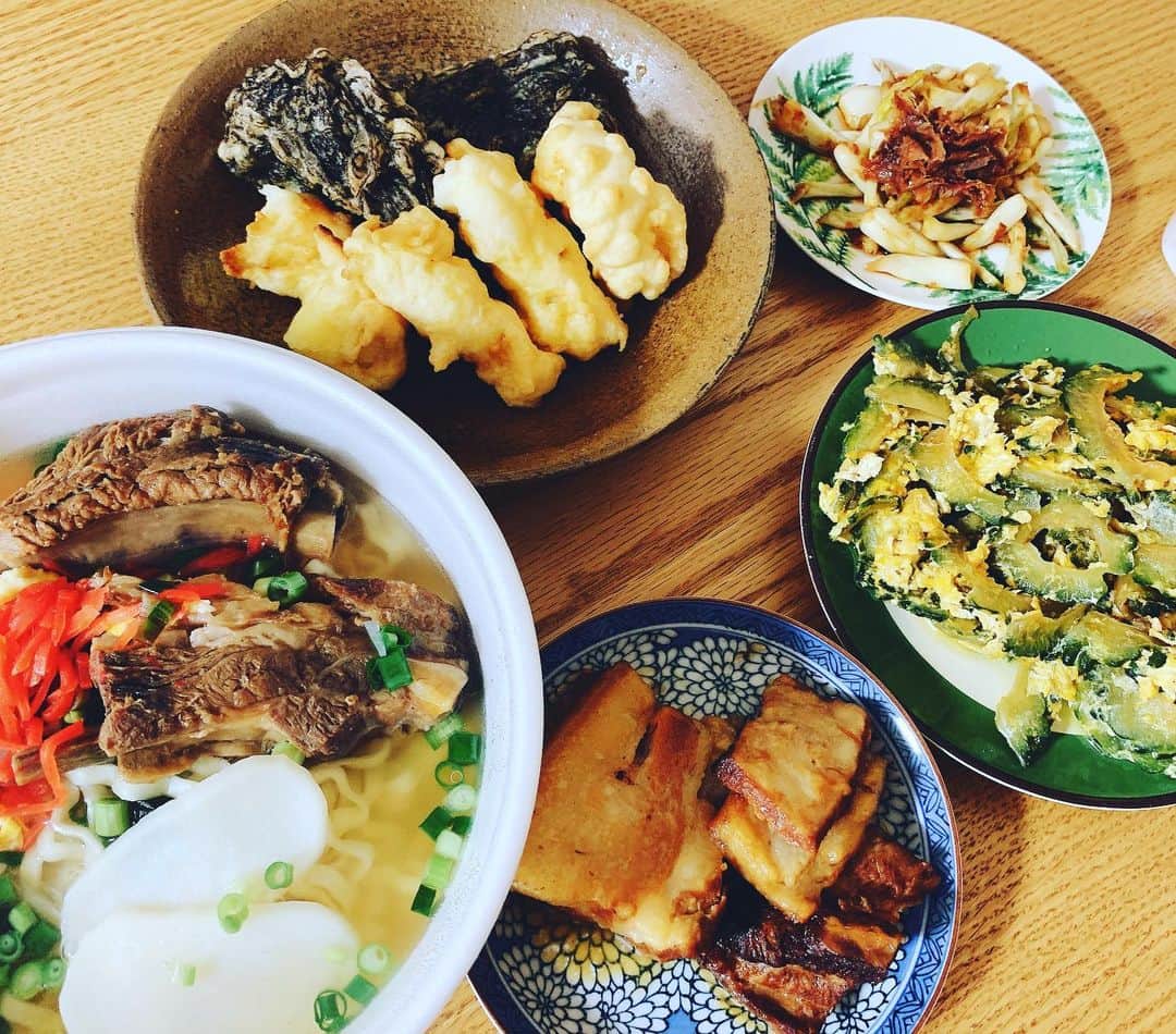 のインスタグラム：「琉球村のテイクアウト✨ 美味しかったー😍 みなさまぜひ💕  早くまたお店でみんなでワイワイ食べられる日がきますように。  #愛知県安城市 #琉球村 #沖縄料理 #沖縄 #テイクアウト #おうち時間」