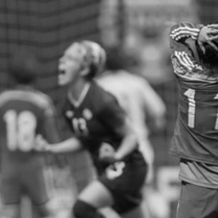 ソフィー・シュミットさんのインスタグラム写真 - (ソフィー・シュミットInstagram)「Today is the day 🇨🇦 vs 🇦🇺 would have been played in BC Place 🏟️. (My 200th cap potentially!!!) ... To be honest, I'm a bit emotional thinking about it. I LOVE playing in Canada in front of our fans! It's the best feeling. It is also special to play infront of family and friends! Home is home. I know that we are all hurting in our own ways right now and I want to say that I'm thinking of you Canada. I'm away. Away from family. Away from friends. Away from my other family (#CanWNT). Away from the game I love. .. but know that my little heart is flying around to everyone and giving you a big hug! ... Here are some memories through the years of special moments at BC Place playing with and for Team Canada. ... Every game that I get to wear the Canada jersey is an honour and a privilege. ... 🥂 To what could have been 200 Stay safe everyone!!!」4月15日 9時52分 - sophieschmidt13